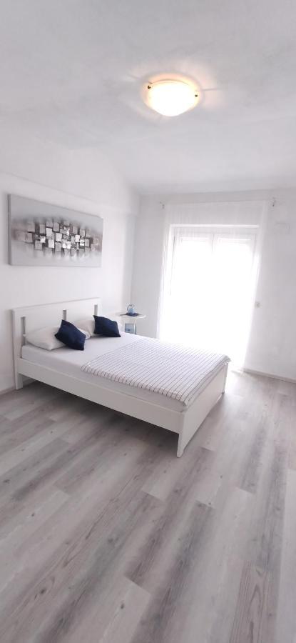 Vila Sentio Mare-Apartments Livaic Zeljko Pirovac Esterno foto