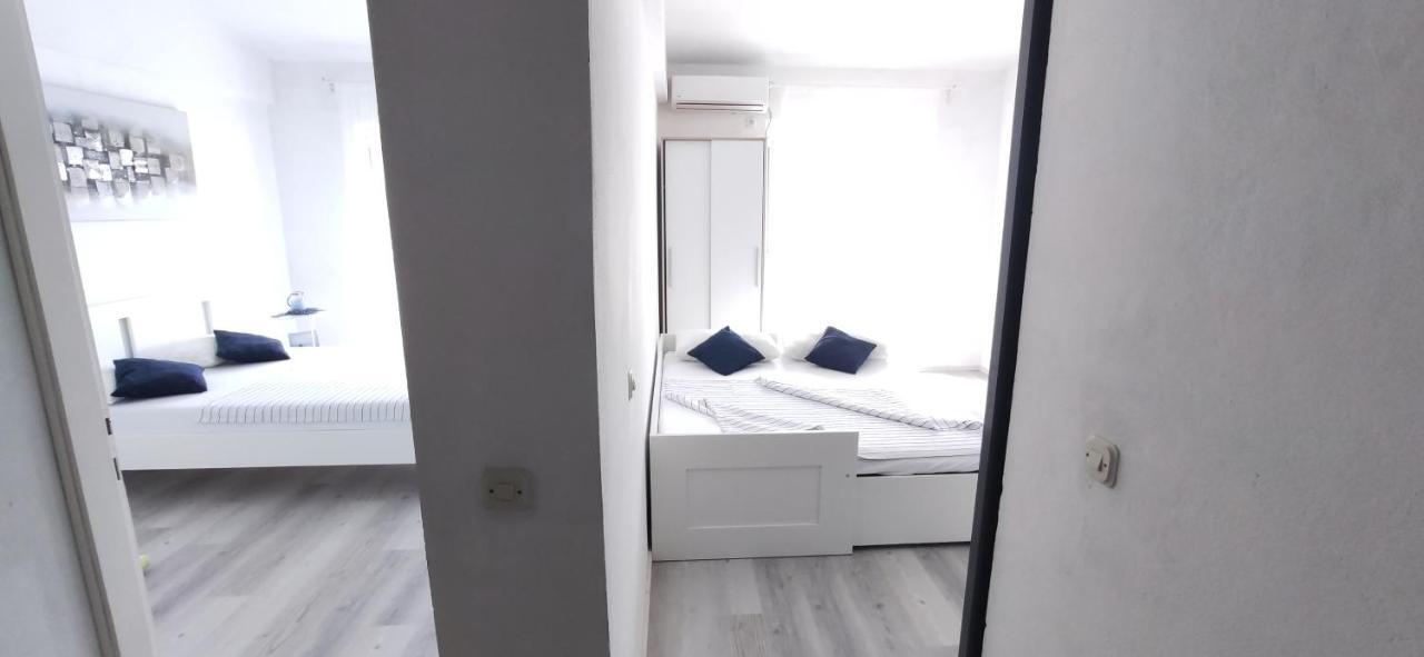 Vila Sentio Mare-Apartments Livaic Zeljko Pirovac Esterno foto