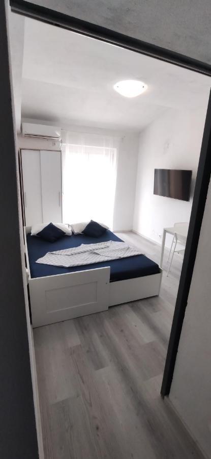 Vila Sentio Mare-Apartments Livaic Zeljko Pirovac Esterno foto