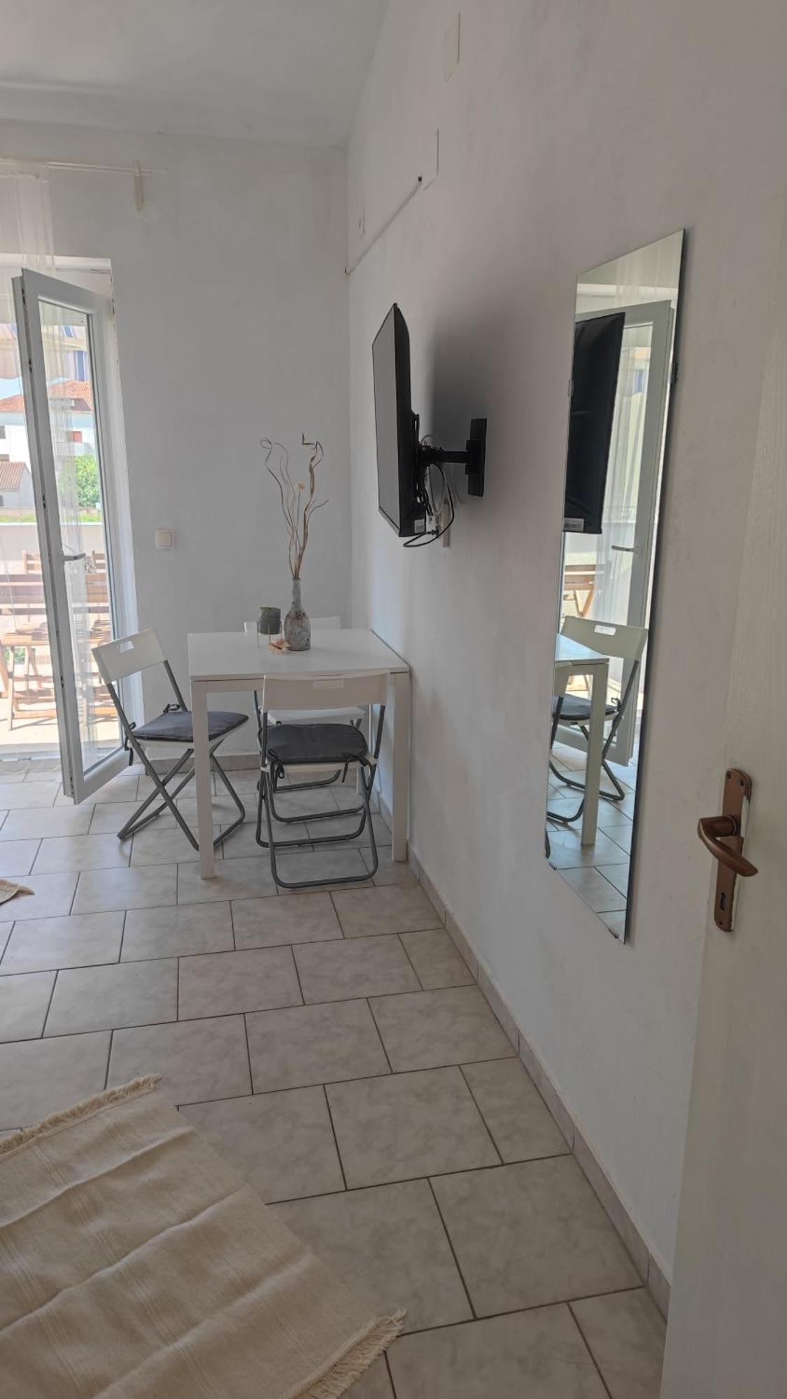 Vila Sentio Mare-Apartments Livaic Zeljko Pirovac Esterno foto