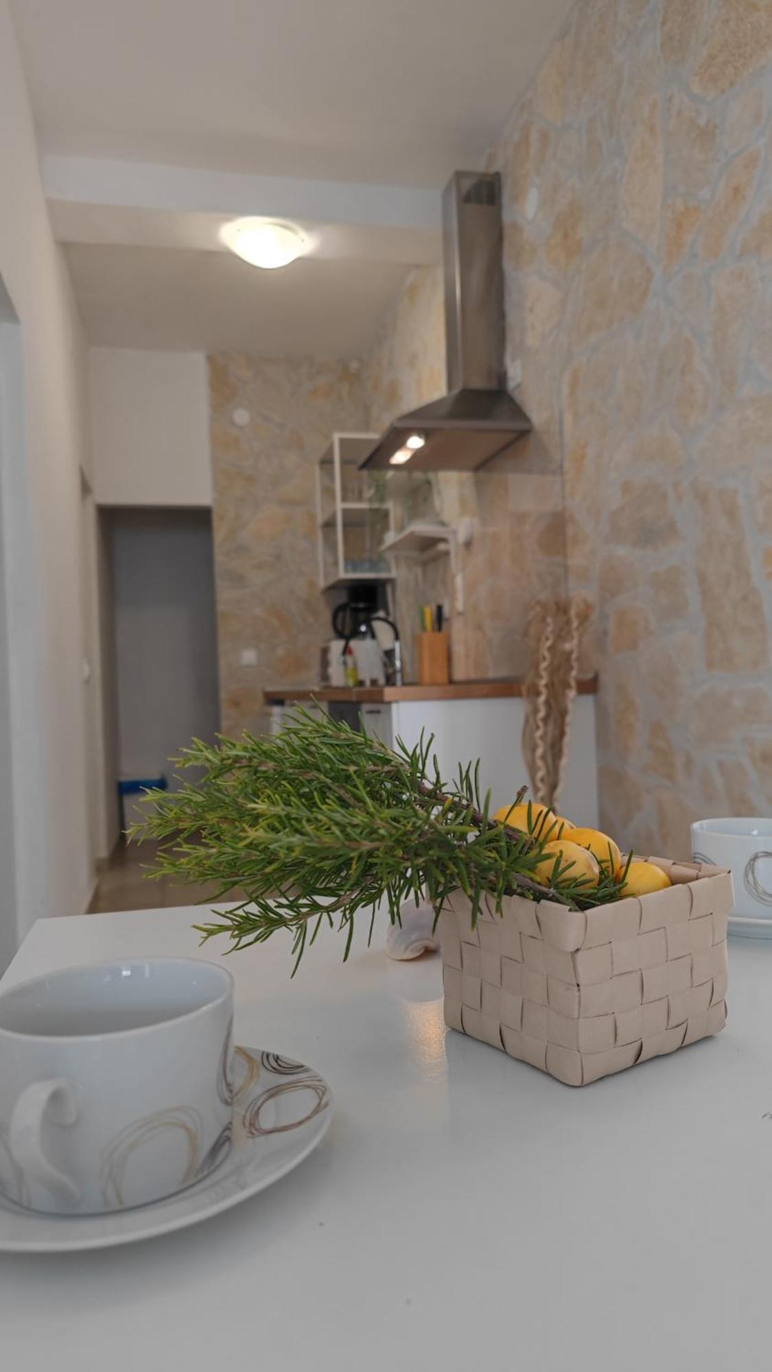 Vila Sentio Mare-Apartments Livaic Zeljko Pirovac Esterno foto