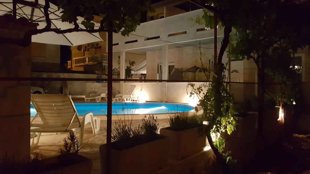Vila Sentio Mare-Apartments Livaic Zeljko Pirovac Esterno foto