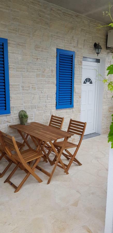 Vila Sentio Mare-Apartments Livaic Zeljko Pirovac Esterno foto