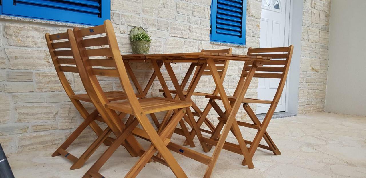 Vila Sentio Mare-Apartments Livaic Zeljko Pirovac Esterno foto