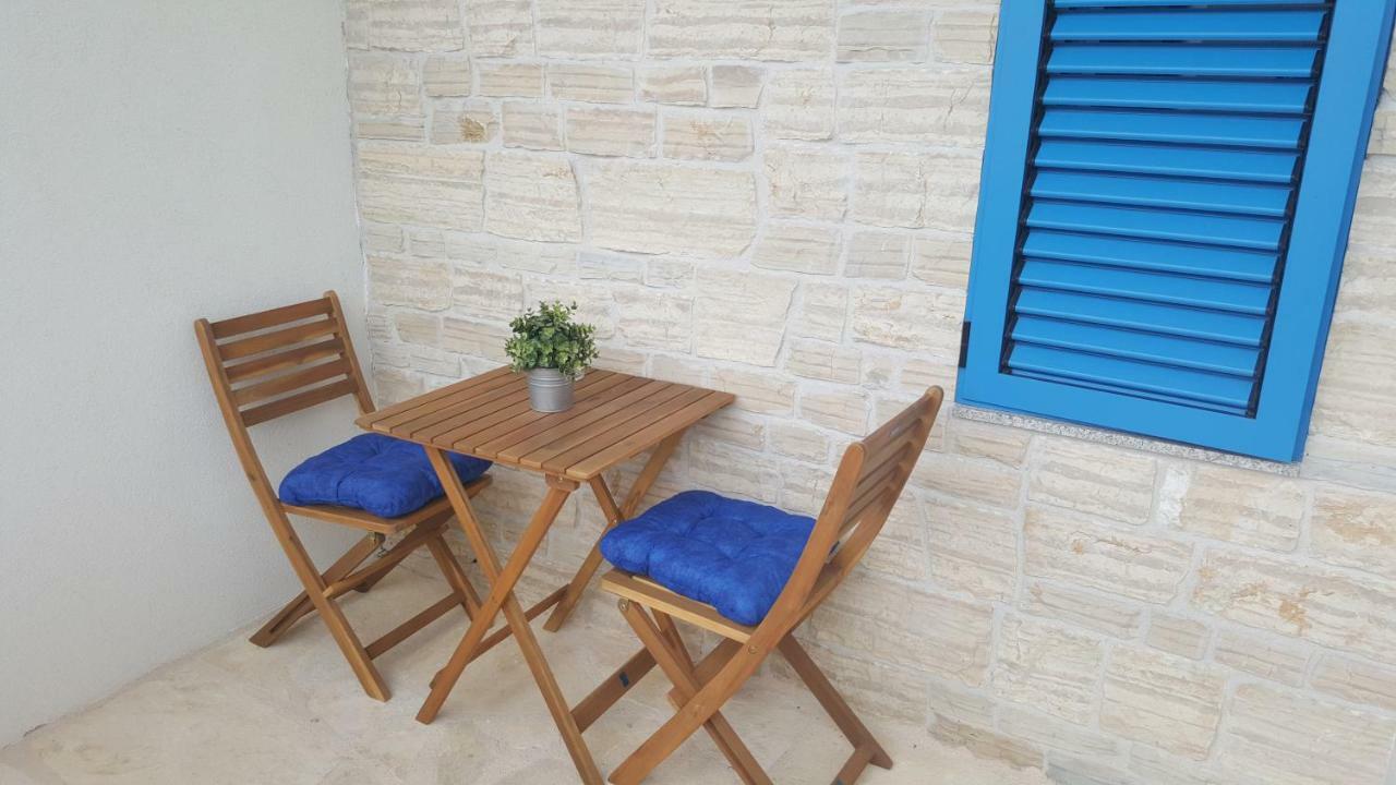 Vila Sentio Mare-Apartments Livaic Zeljko Pirovac Esterno foto